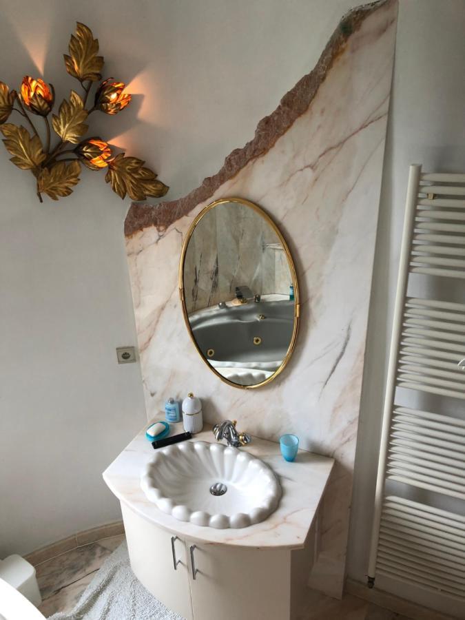 Chateau Les Tourelles Bertrix Luaran gambar